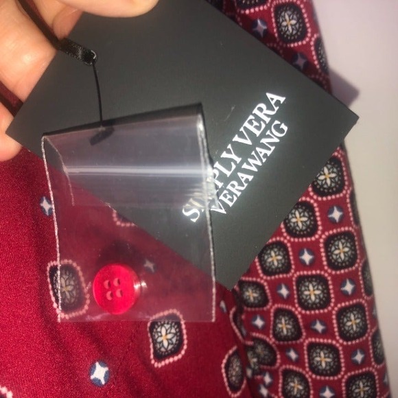 Simply Vera Vera Wang Radiant Red w/Floral Squares Sleep Gown Medium NWT - Picture 7 of 13